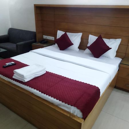 Hotel Signature Plaza Neu-Delhi Exterior foto