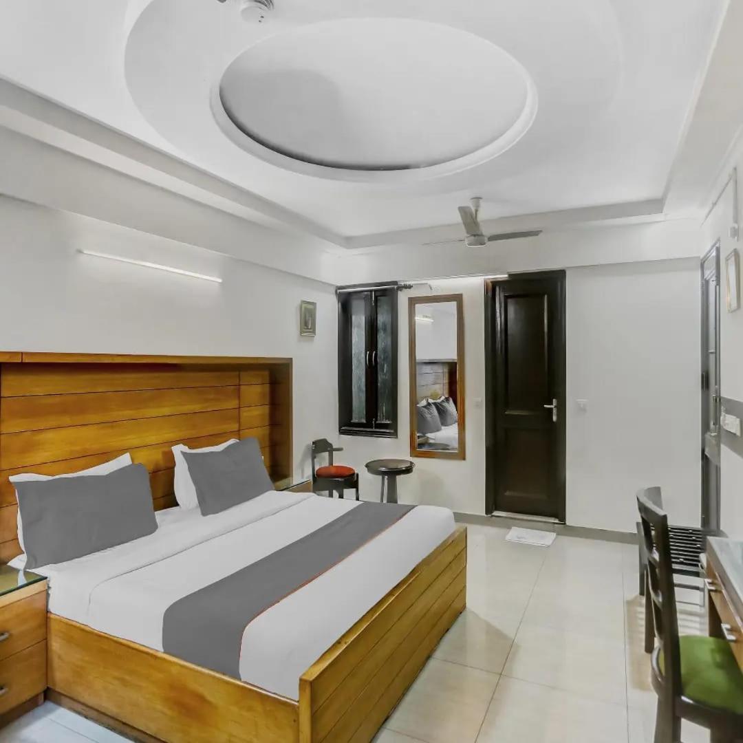 Hotel Signature Plaza Neu-Delhi Exterior foto